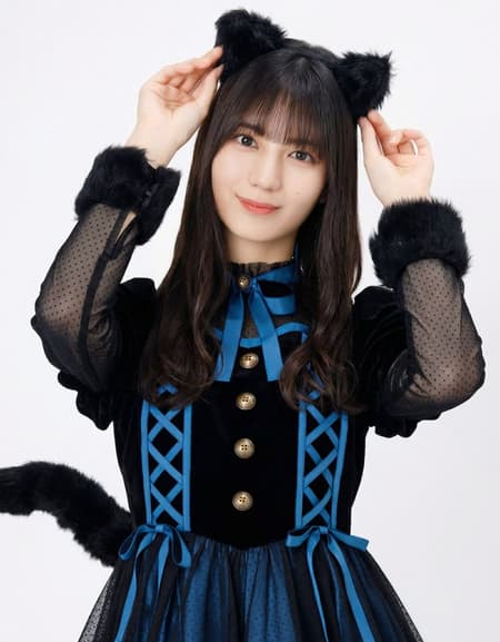 Smiling Woman In Black Cat Costume 2abe367390b65393685dee6f4750d734.jpg