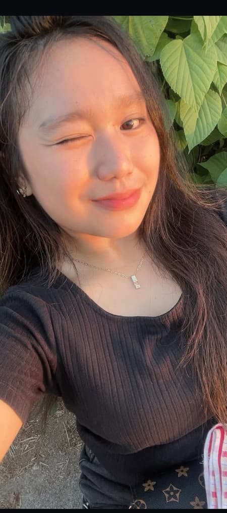 Smiling Woman Winking In Golden Sunlight Screenshot_20260131-001643.jpg